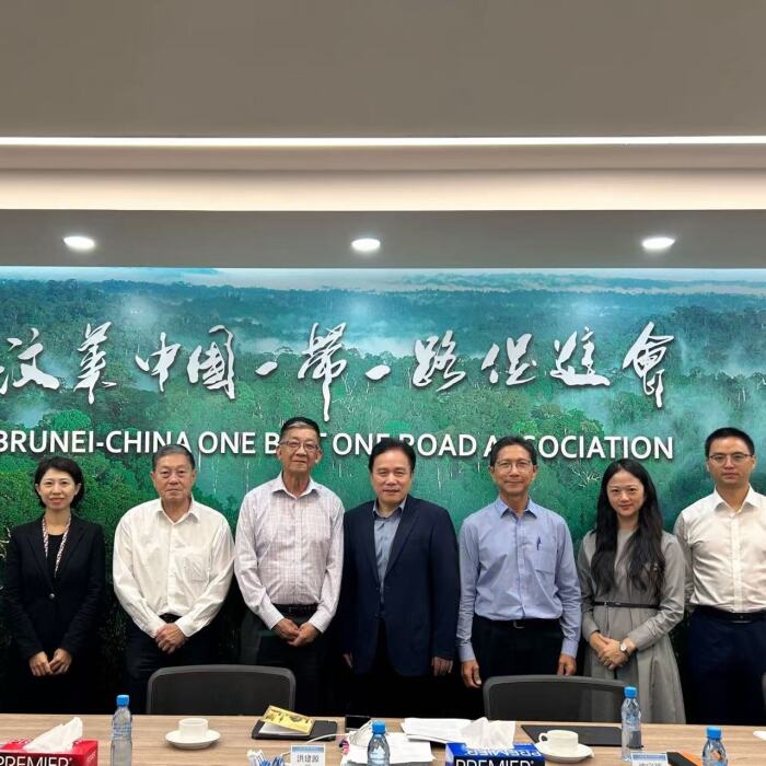石荣科参赞会见文莱—中国“一带一路”促进会会长洪建源.jpg